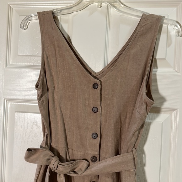 Tan romper with pockets! - Picture 2 of 3